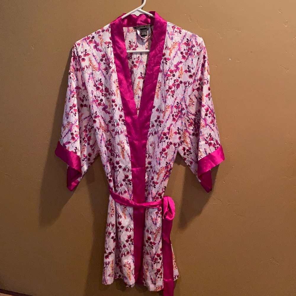Victoria’s Secret Floral Robe with Pockets 🍄